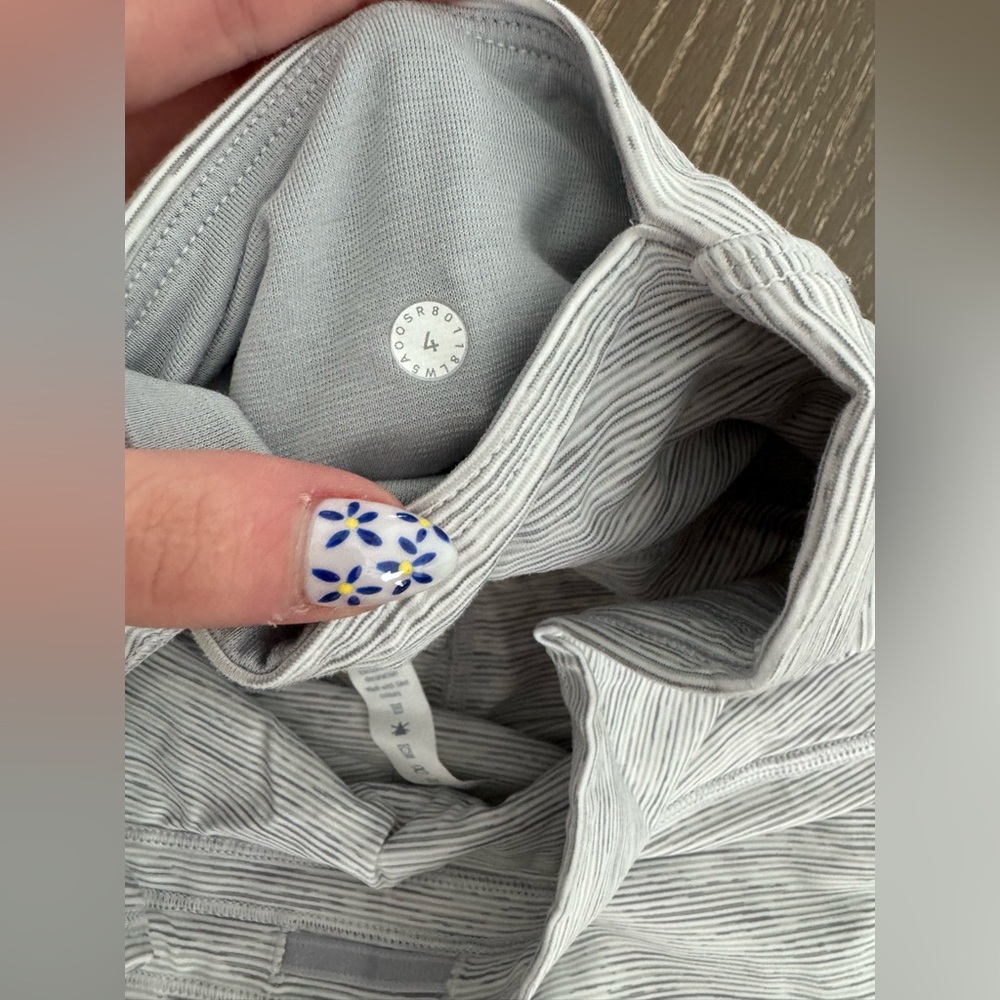 Lululemon - Train Times 7/8 Pants - Size 4 - Picture 10 of 12